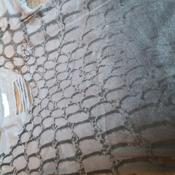 Sugar & Rox By Buckle Womens Grey Ombre Cut Out V-neck Tee Size Medium - Picture 6 of 9